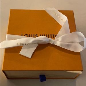 LV belt never worn brand new comes with box